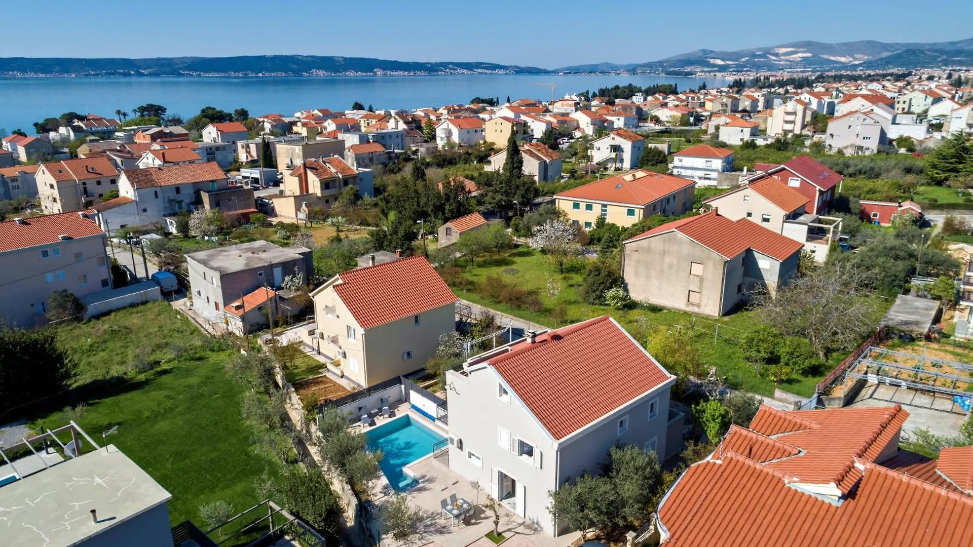 Villa Trapezium - Private Heated Pool & Table Soccer Kastela