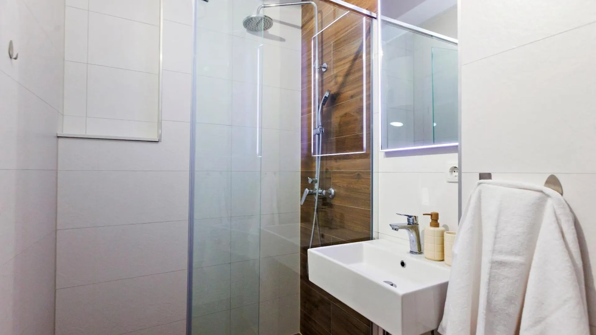 Villa Trapezium - Private Heated Pool & Table Soccer Kastela