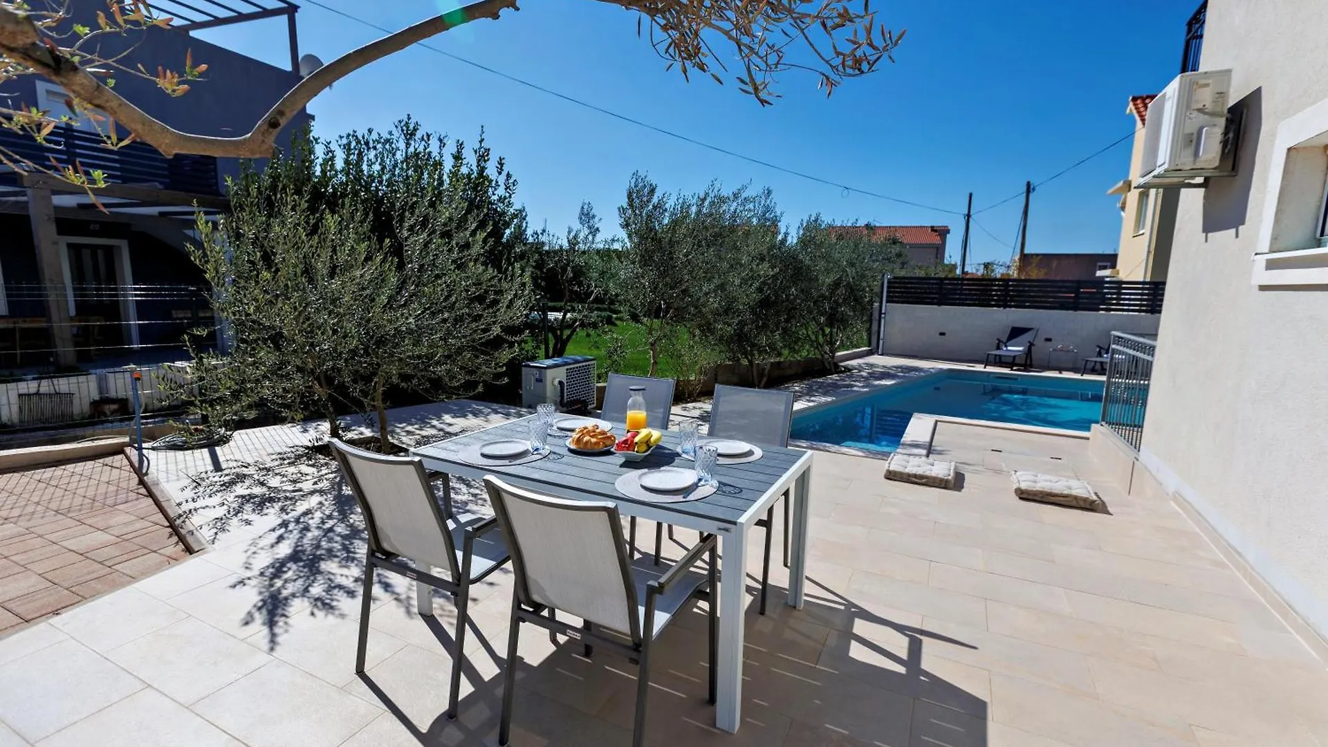 Villa Trapezium - Private Heated Pool & Table Soccer Kastela