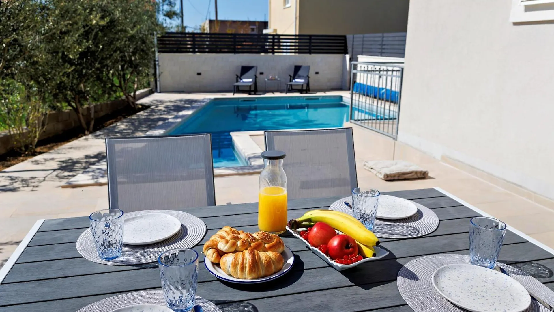 Villa Trapezium - Private Heated Pool & Table Soccer Kastela
