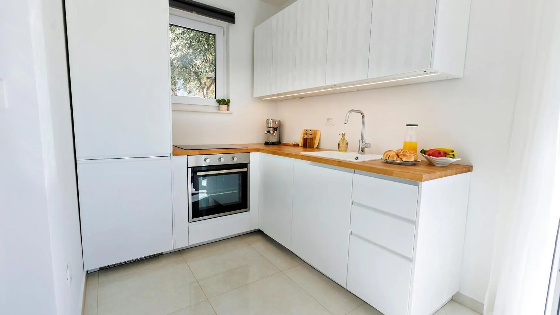 Villa Trapezium - Private Heated Pool & Table Soccer Kastela
